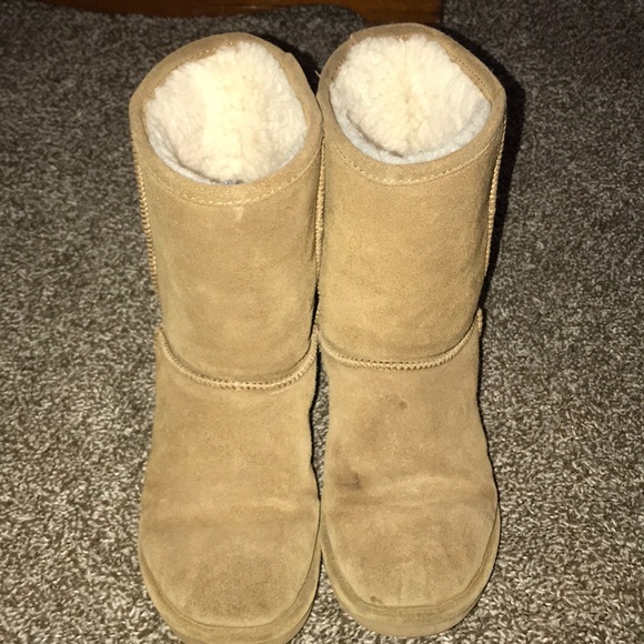 Super adorable Bearpaw snow boots - Picture 2 of 3